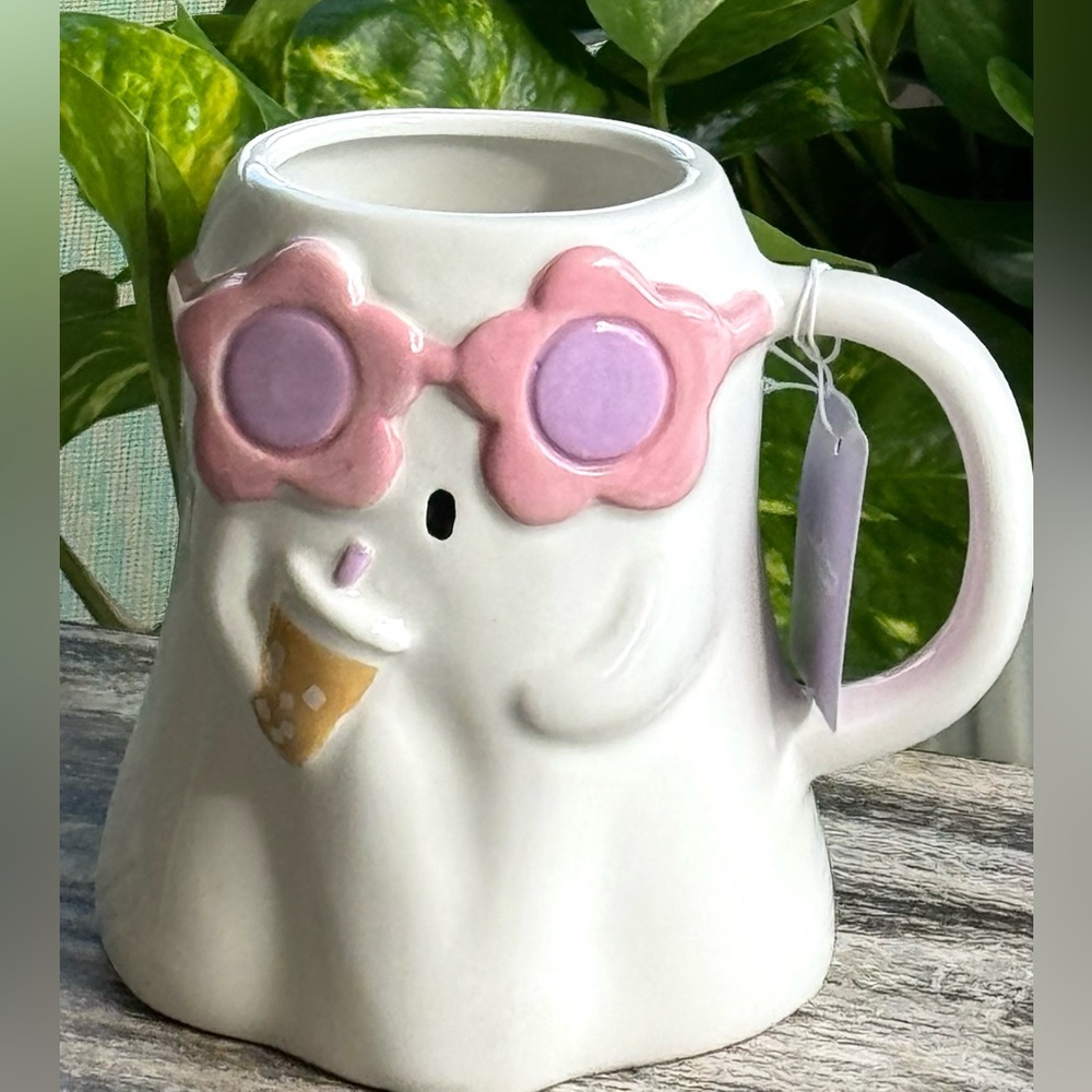 Viral ghost mug Daisy with iced Coffee and Sunglasses 🩷👻